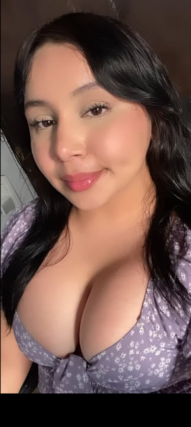 Mi prima jazmin quezada @jaz19_q #RyjDEOMc